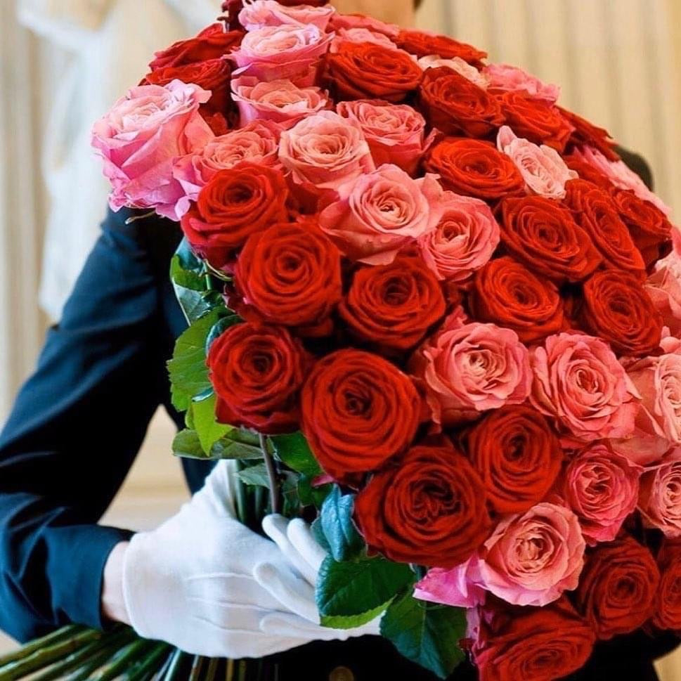 Roses & Roses / Hand-Tied
